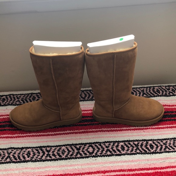 Size 7 Classic Tall II Ugg boot in color Chestnut - Picture 3 of 7